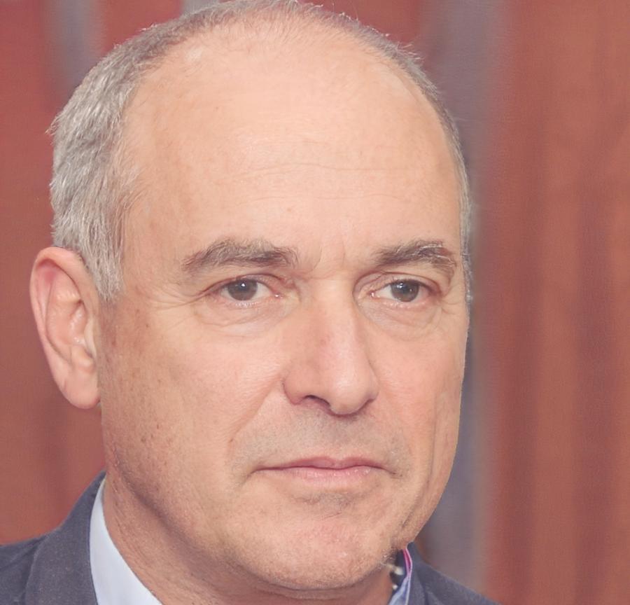 Marc Dubois, Directeur de la Stratégie Financière chez cenoraluthivsa